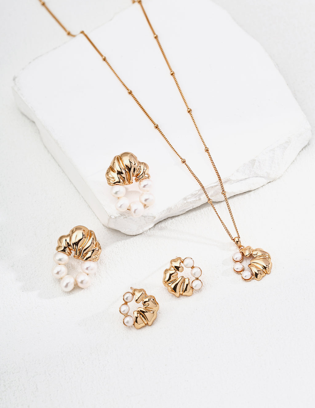 Natural Pearl-Set Charm Necklace – Vintage Gold Pendant Necklace Stack Design