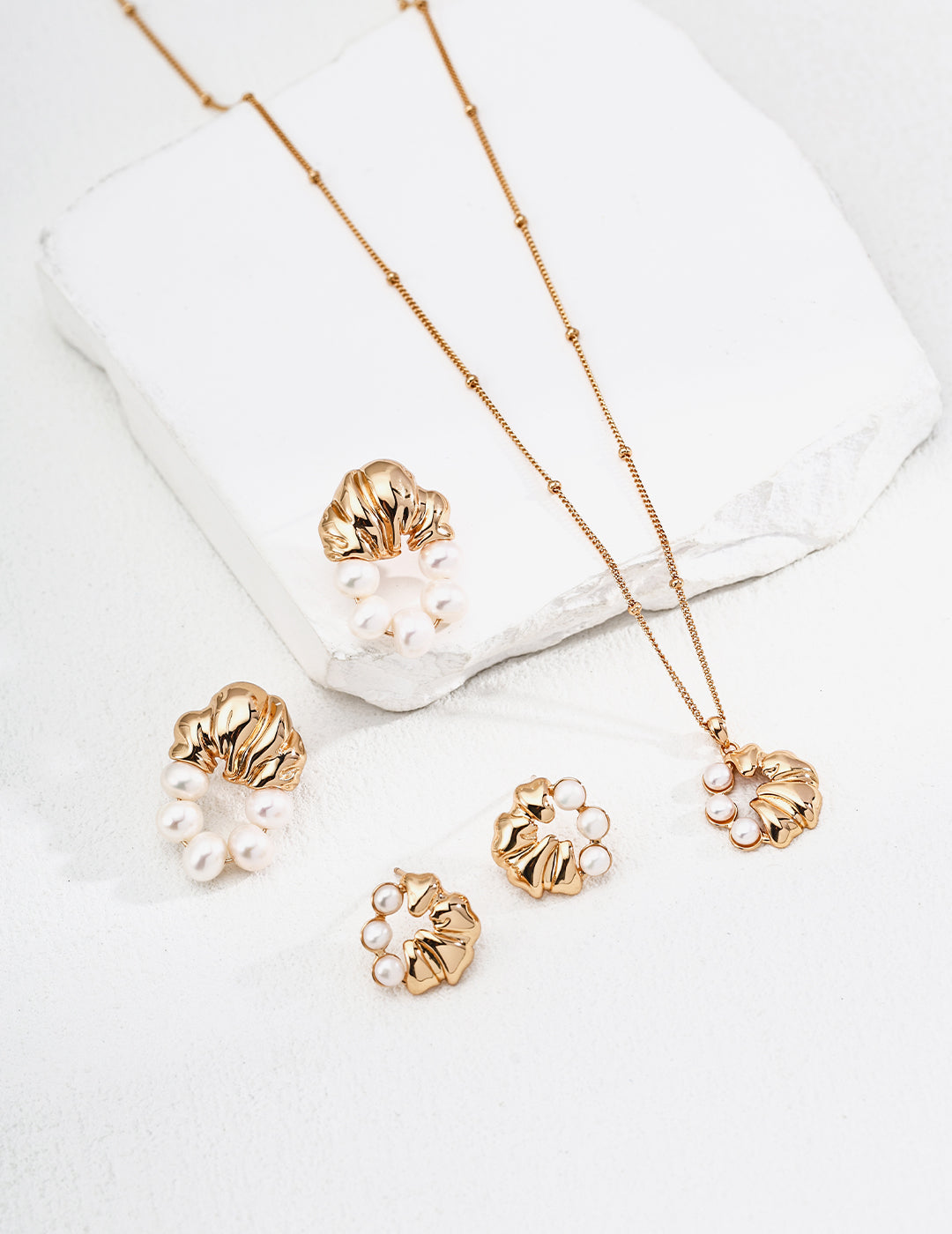 Natural Pearl-Set Charm Necklace – Vintage Gold Pendant Necklace Stack Design